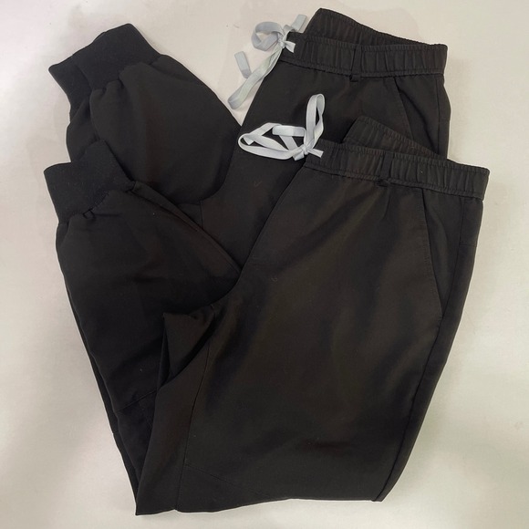 LOT 2 FIGS Tansen Technical Collection Jogger Scrub Pants Medium Short Black - Picture 1 of 14